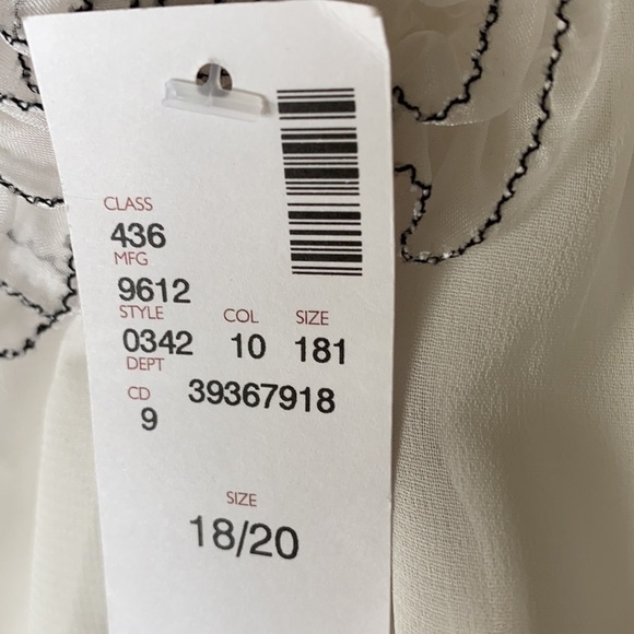 VIP by Avenue - Picture 6 of 6